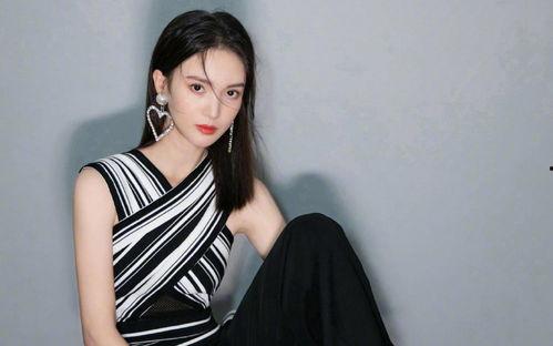 娱乐吃瓜戴手环的女明星,揭秘戴手环女明星的吃瓜生活