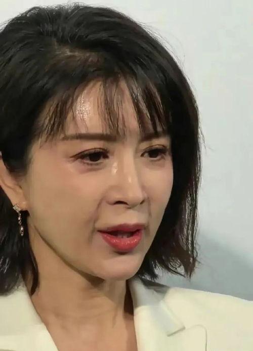 娱乐资讯吃瓜爆料翻车,吃瓜群众误信谣言，真相揭露令人唏嘘