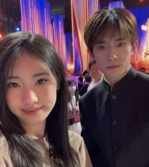 娱乐吃瓜酱养女,揭秘养女生活日常